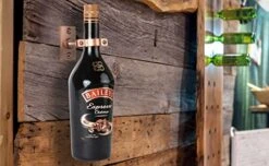 Lily's Home Bar Wall Mount Single Wine Bottle Display Holder, Industrial Design With Mounting Hardware, Works With Wine Or Liquor Bottles, Copper Finish (4-1/2” X 1-3/8” X 2-3/4”) -Amazon Store 51OtkQDBeIL